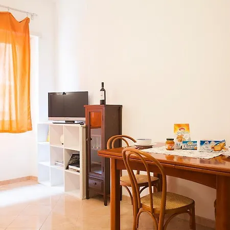 شقة Comfortable On A Quiet Street *