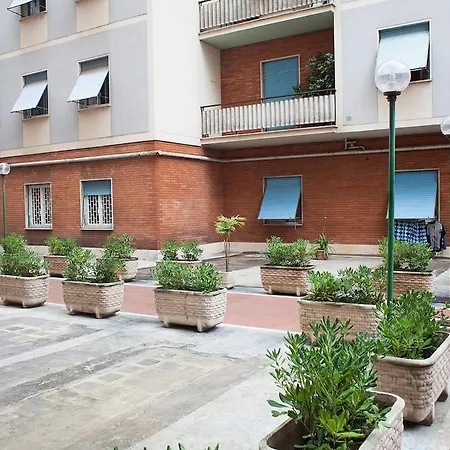 Comfortable On A Quiet Street *