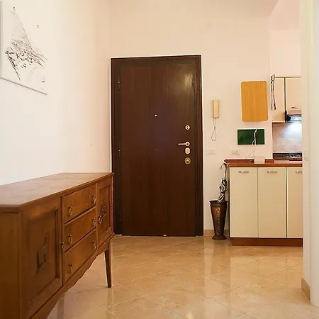 Comfortable On A Quiet Street Rom